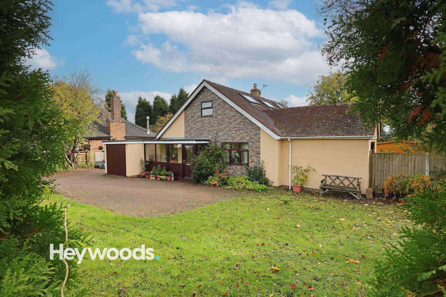 4 bedroom Detached bungalow For Sale