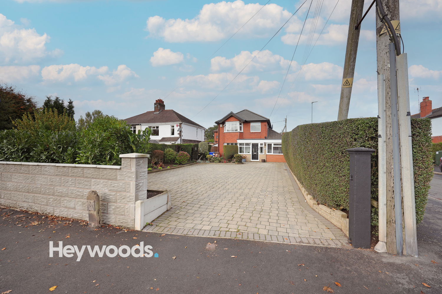 3 bedroom Detached house Under Offer