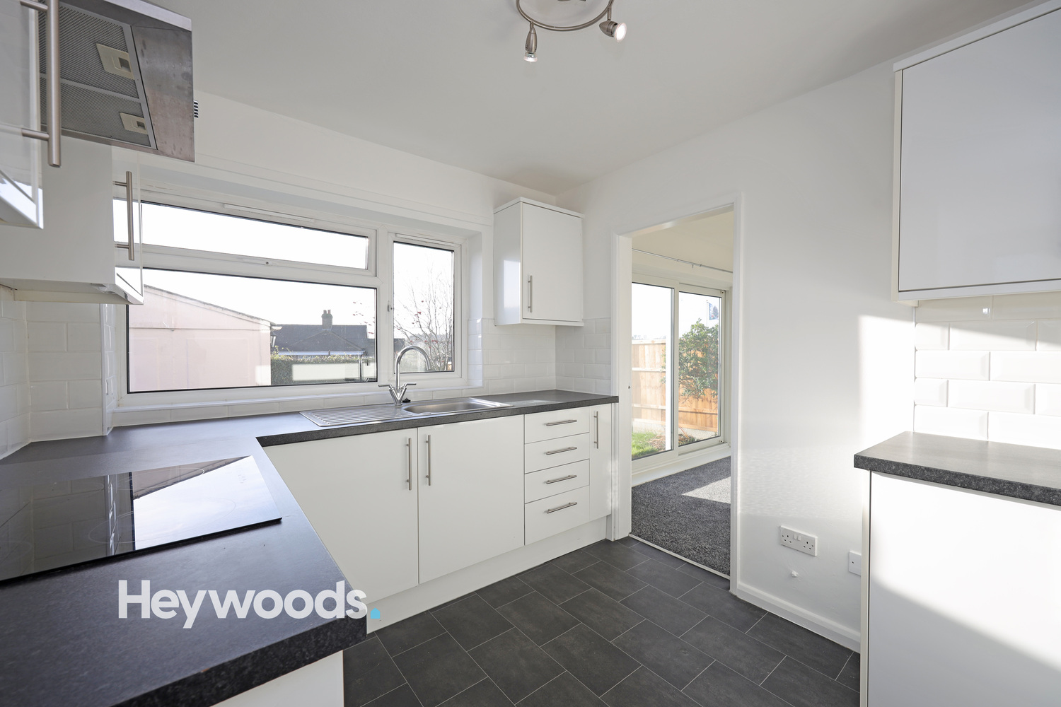 3 bedroom Semi-detached house Let