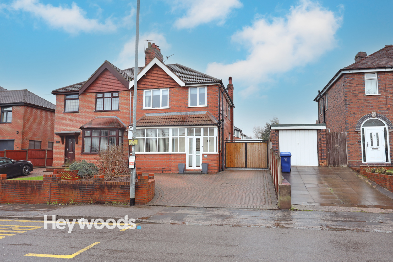 3 bedroom Semi-detached house For Sale