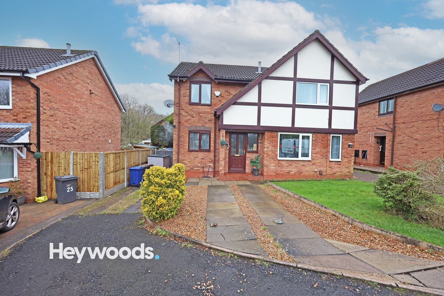 2 bedroom Semi-detached house Under Offer