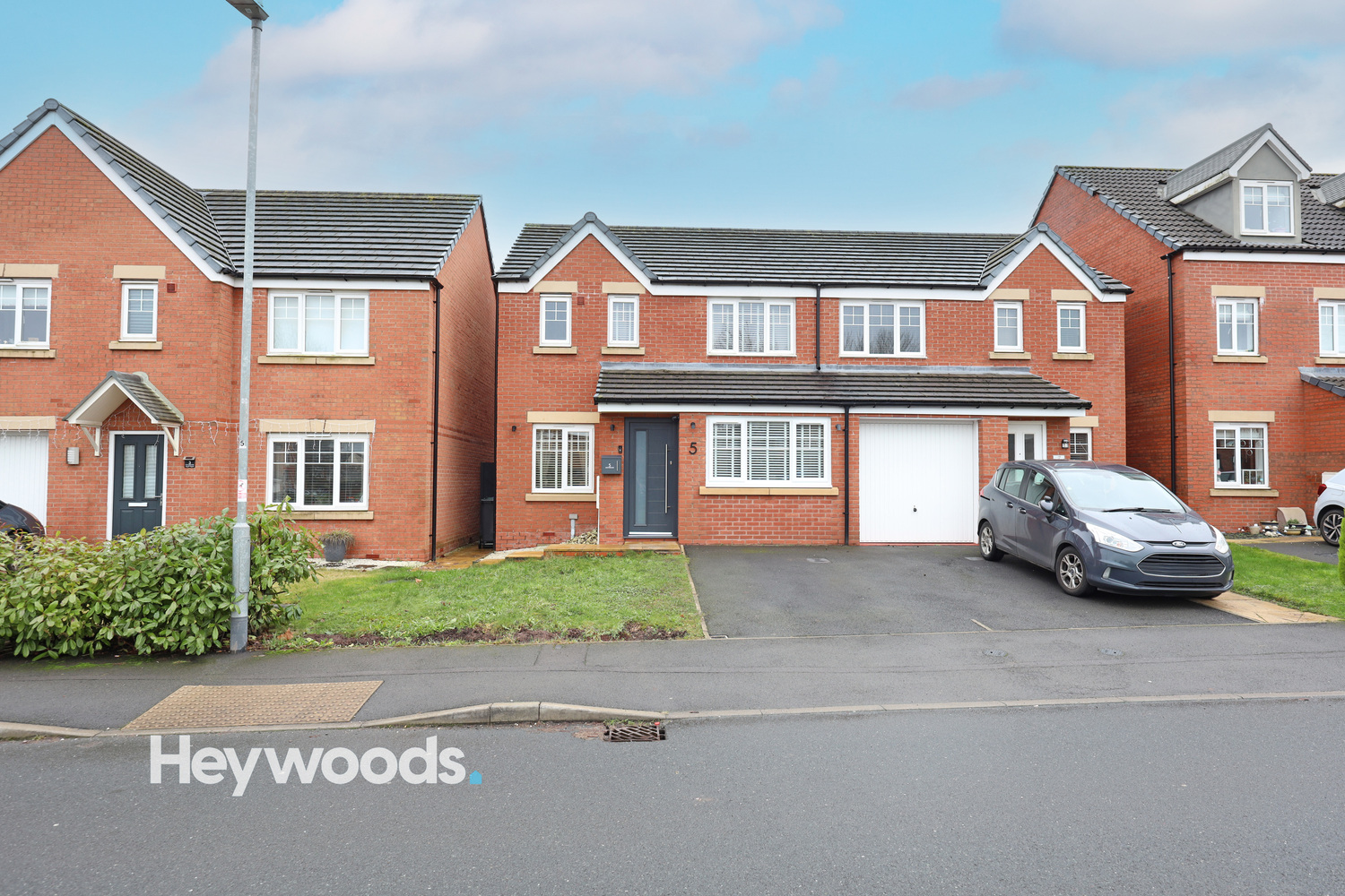 3 bedroom Semi-detached house For Sale
