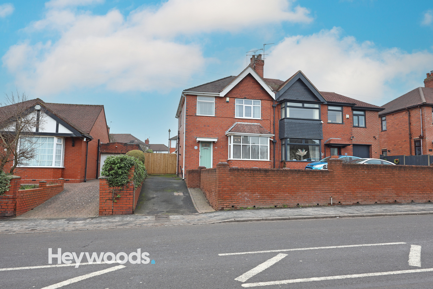 3 bedroom Semi-detached house For Sale