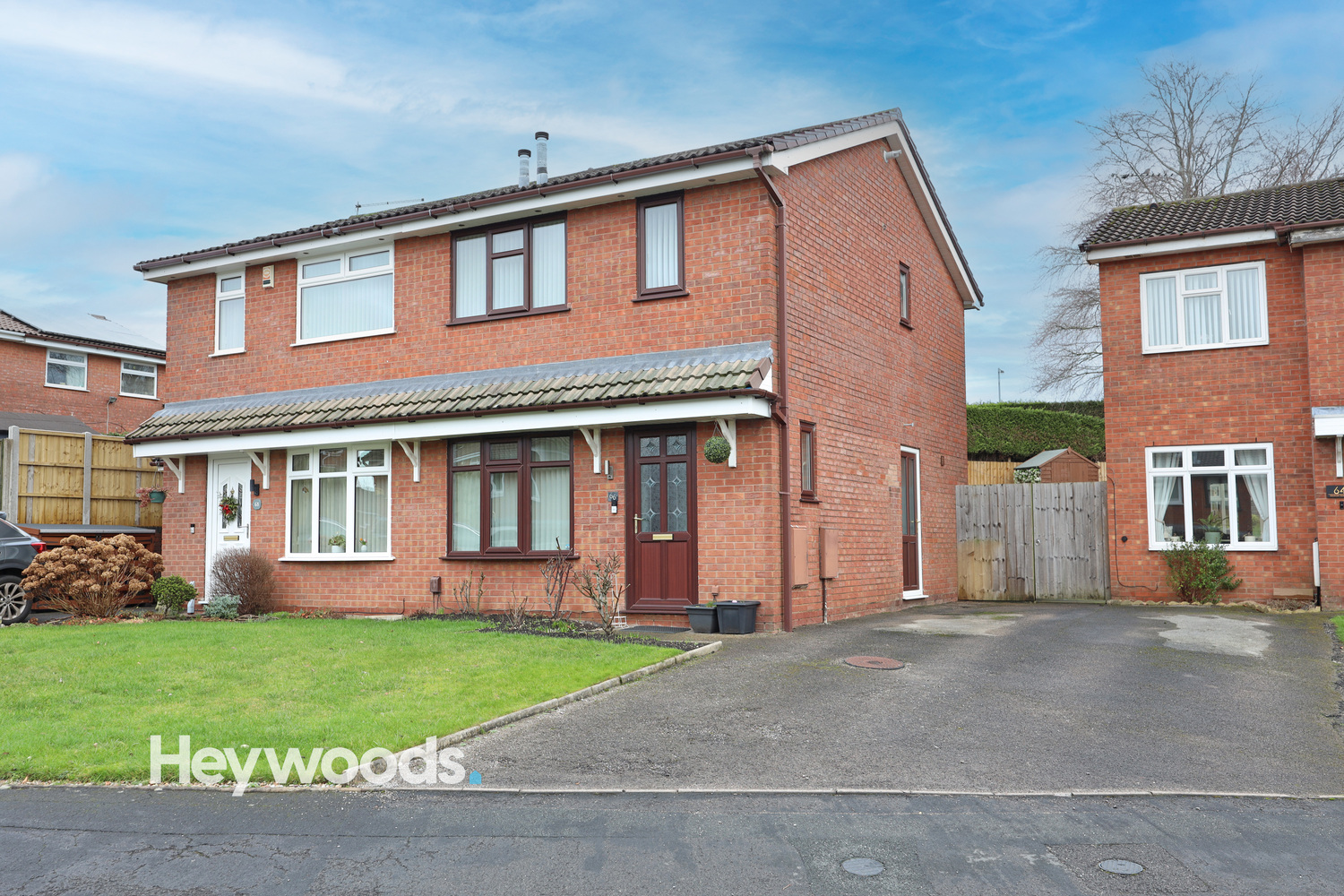 3 bedroom Semi-detached house Under Offer