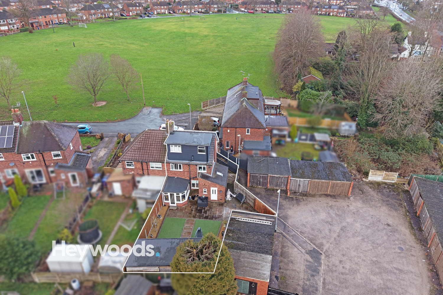 3 bedroom Semi-detached house Under Offer