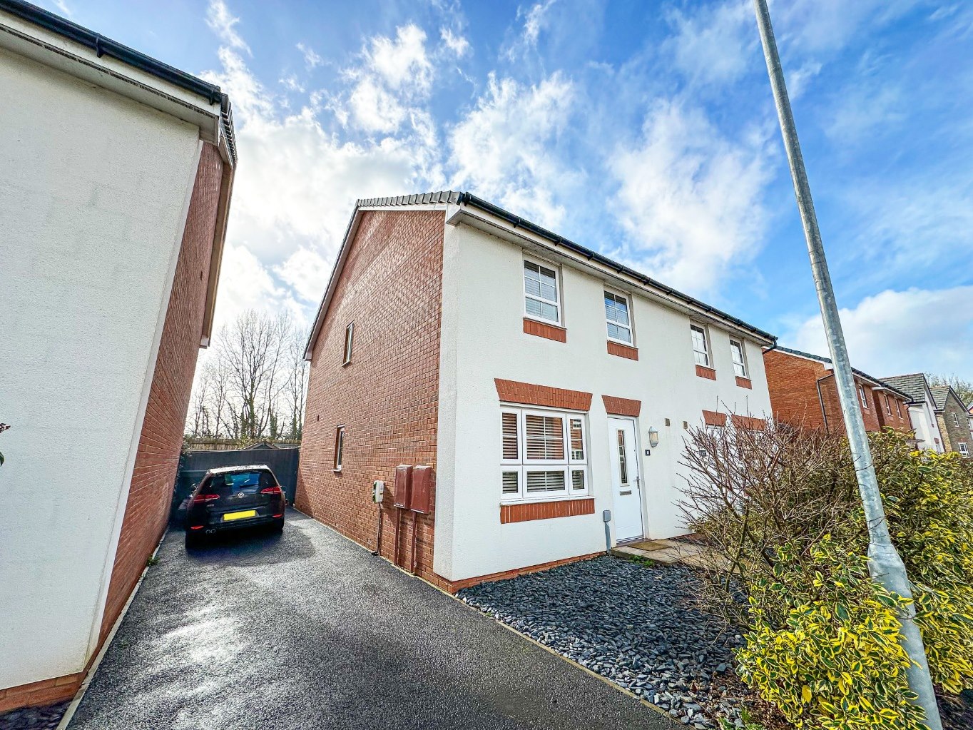 3 bedroom Semi-detached house For Sale