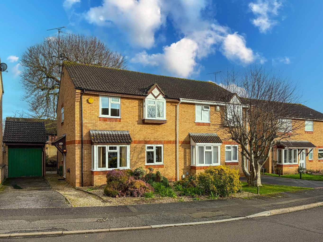 4 bedroom Semi-detached house Let