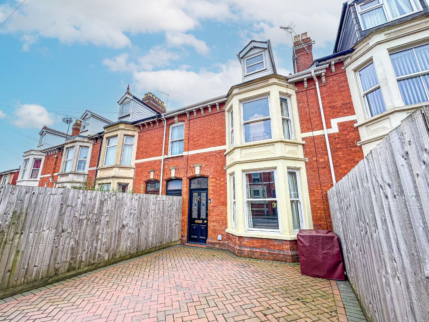 5 bedroom House (unspecified) For Sale