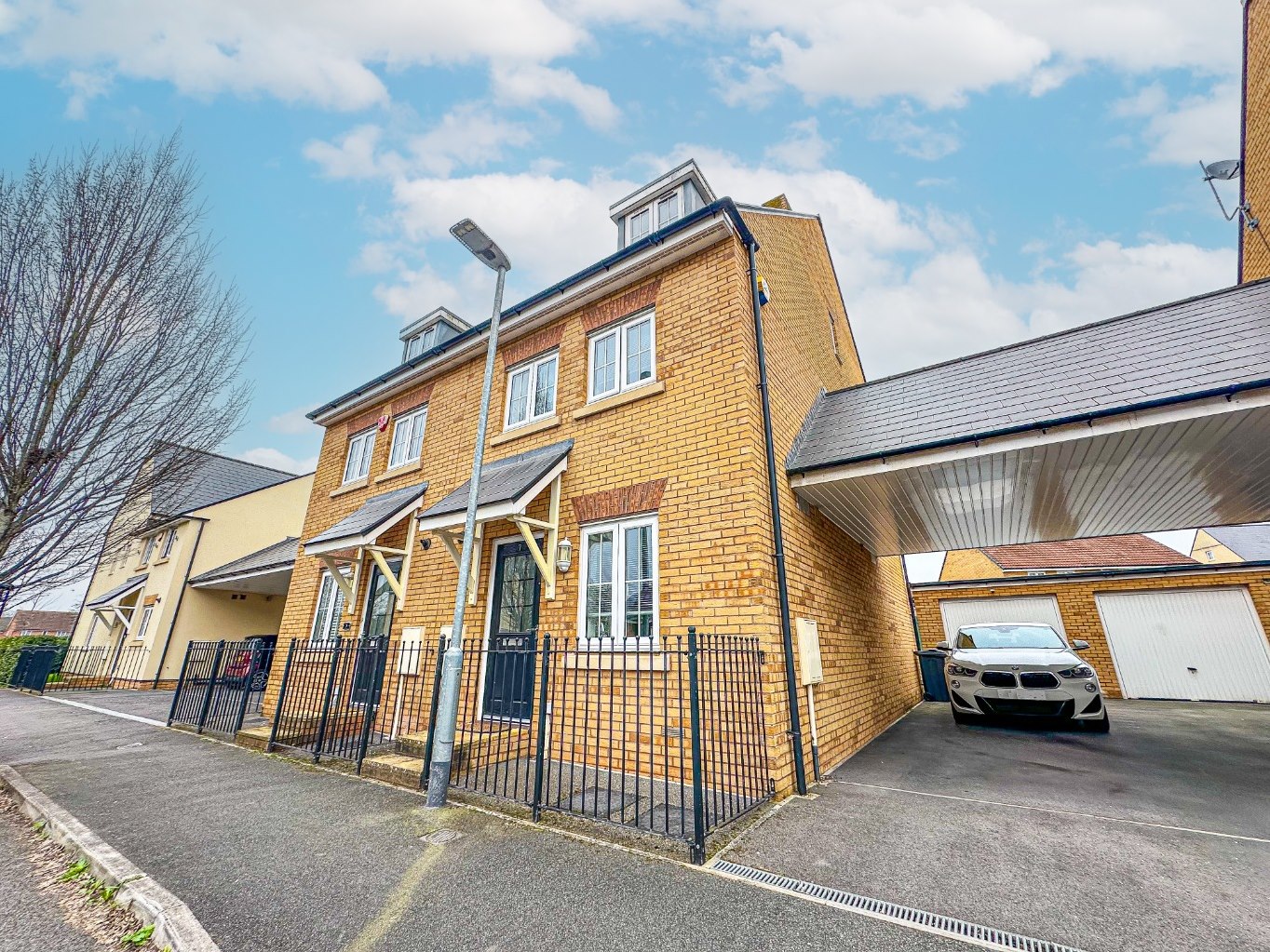 3 bedroom House (unspecified) Under Offer