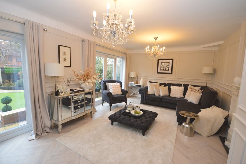 3 bedroom Link detached house For Sale