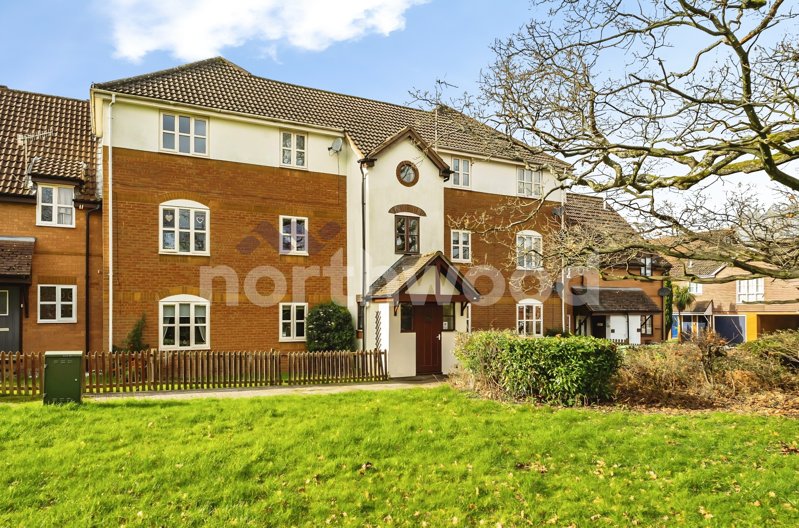 2 bedroom Flat For Sale