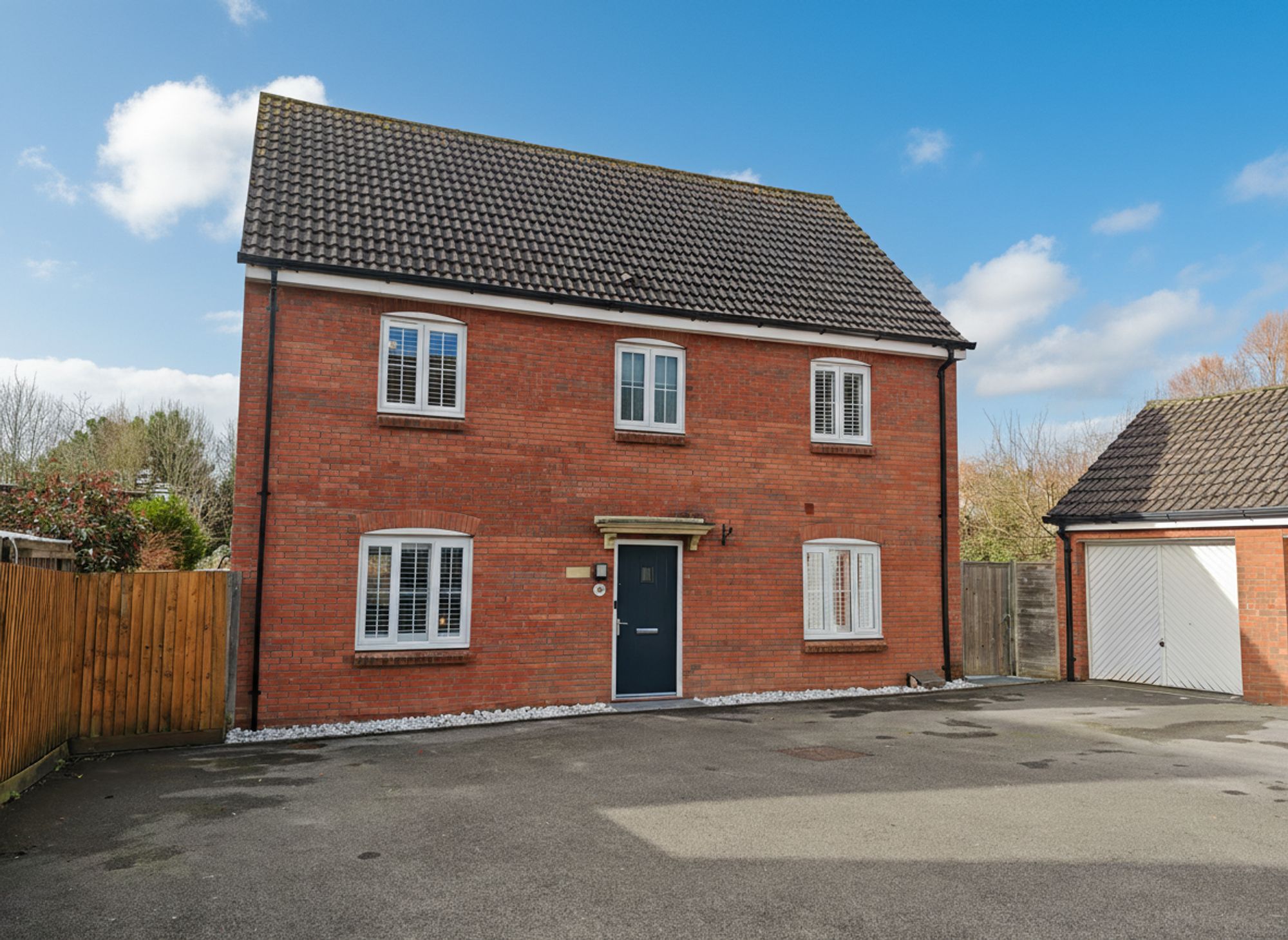 4 bedroom Detached house Under Offer