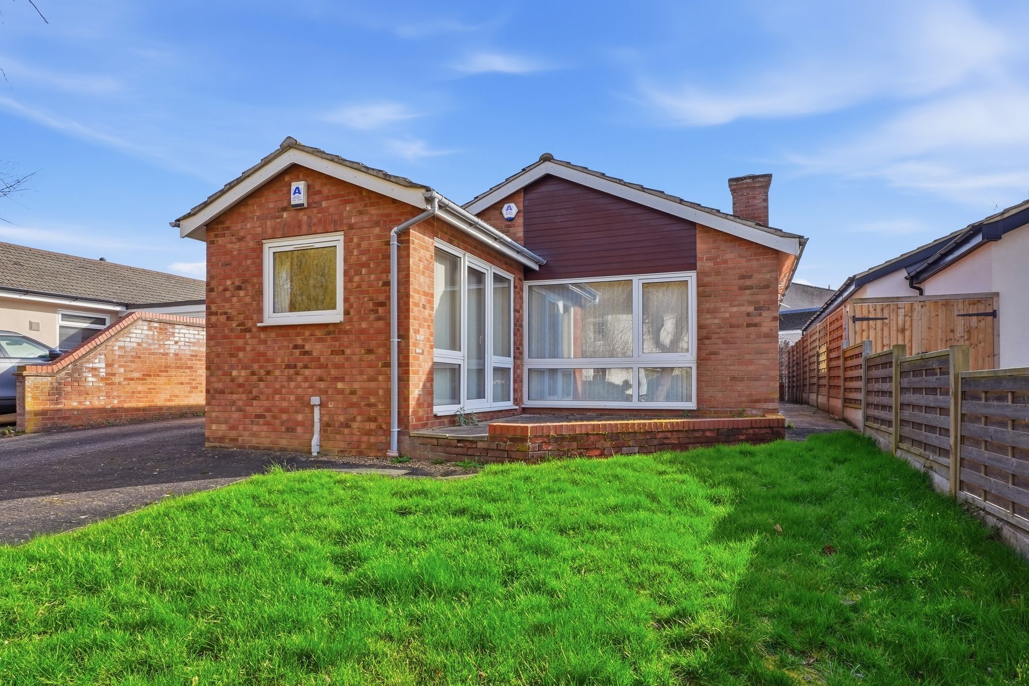 3 bedroom Detached bungalow For Sale