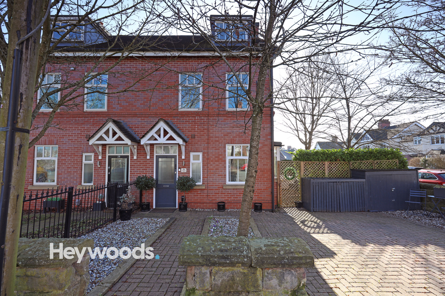 4 bedroom Semi-detached house For Sale