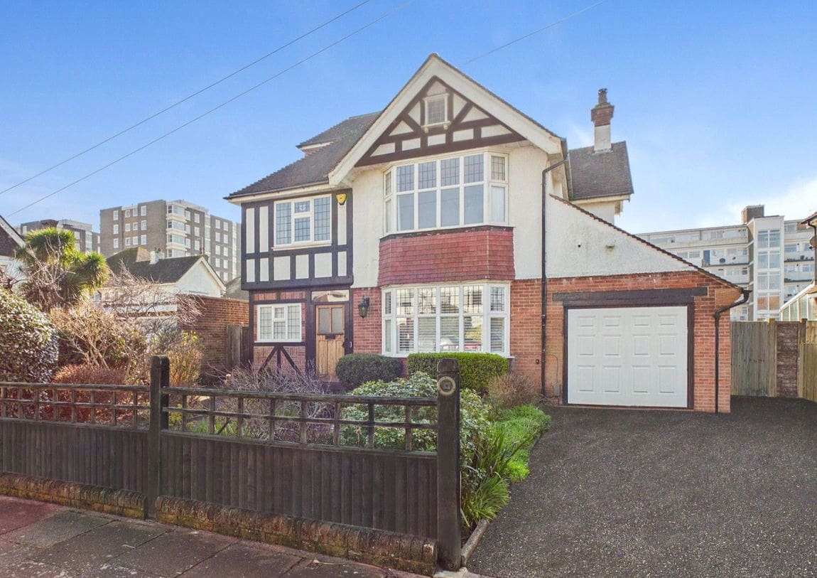 6 bedroom Detached house For Sale