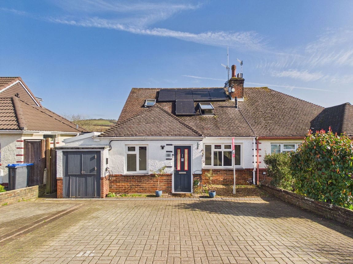 4 bedroom Bungalow For Sale