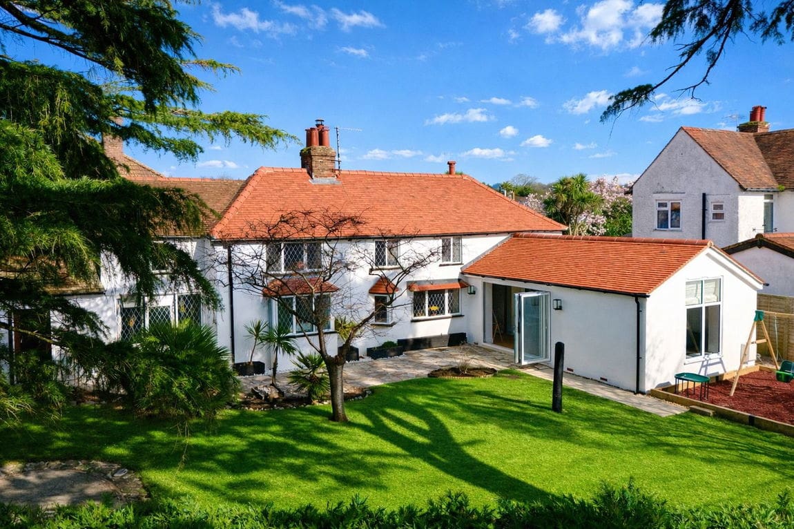 3 bedroom Detached house For Sale