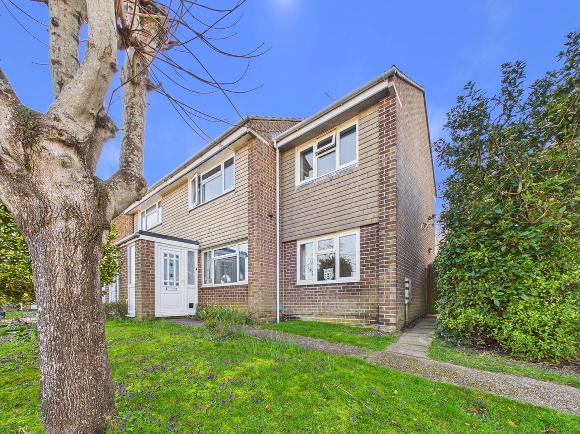 3 bedroom Semi-detached house For Sale