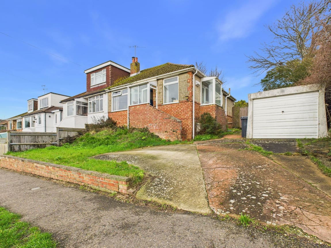 2 bedroom Semi-detached bungalow For Sale