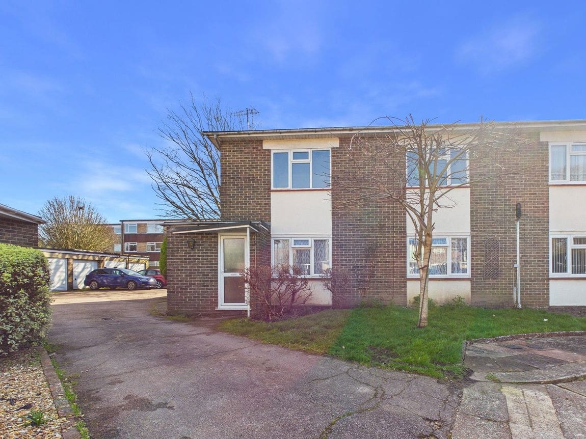 2 bedroom Flat For Sale