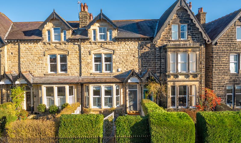 5 bedroom Terraced House For Sale