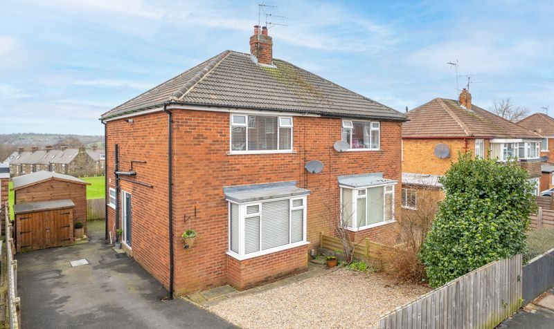 3 bedroom Semi-detached house Under Offer