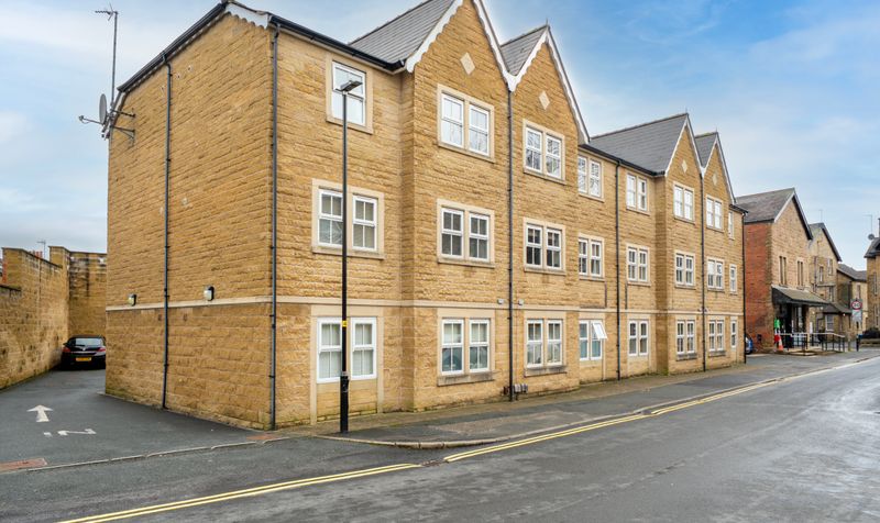 2 bedroom Flat For Sale