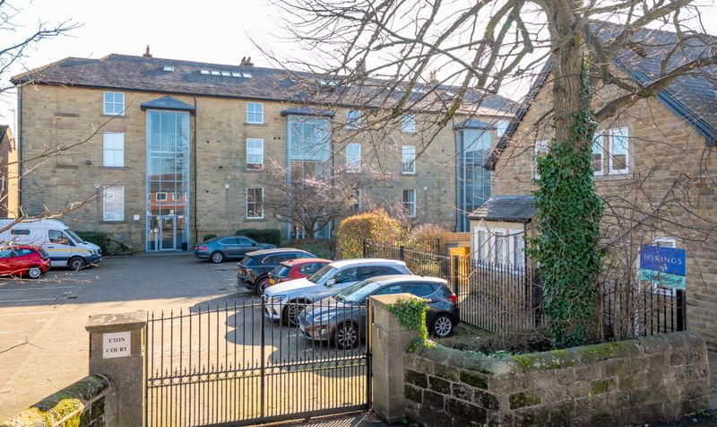 2 bedroom Flat For Sale