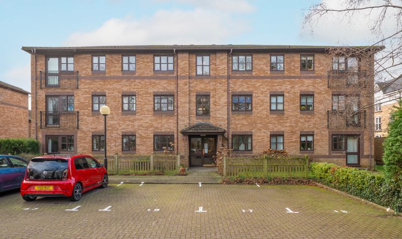 2 bedroom Flat For Sale