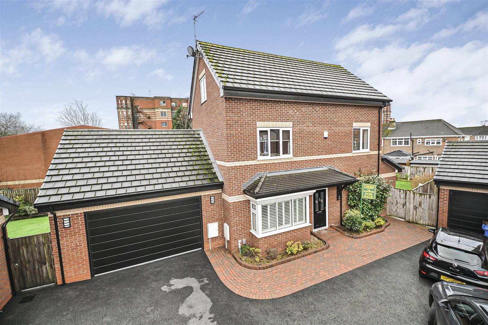 3 bedroom Detached house Under Offer