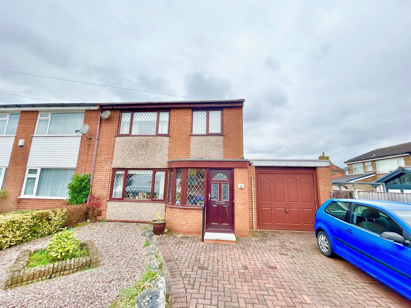 3 bedroom Semi-detached house For Sale