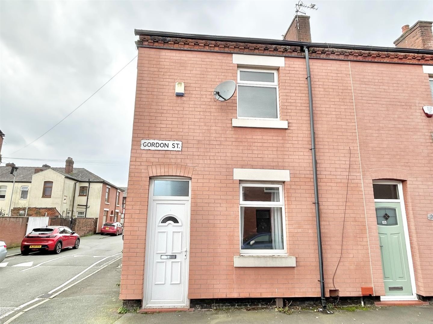2 bedroom End of terrace house Under Offer