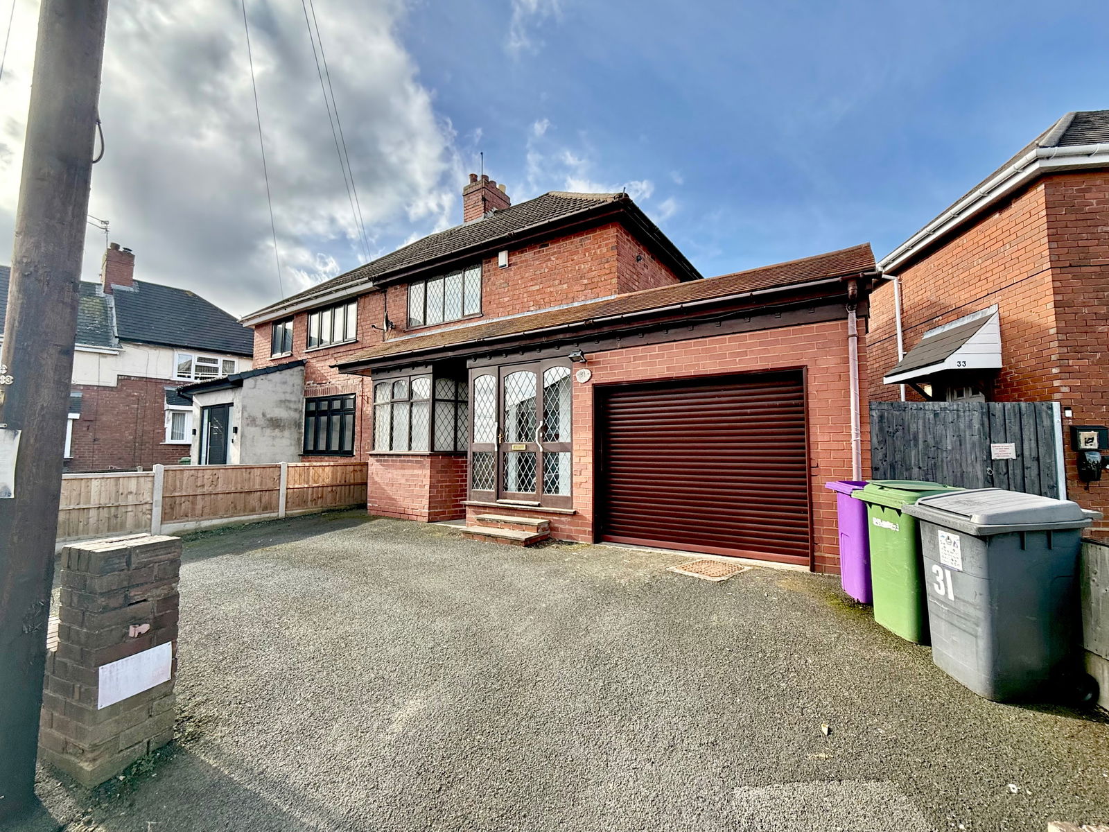 3 bedroom Semi-detached house Under Offer