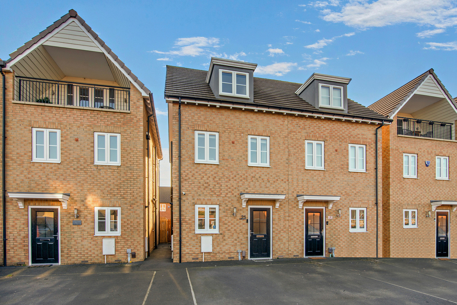 3 bedroom Semi-detached house For Sale