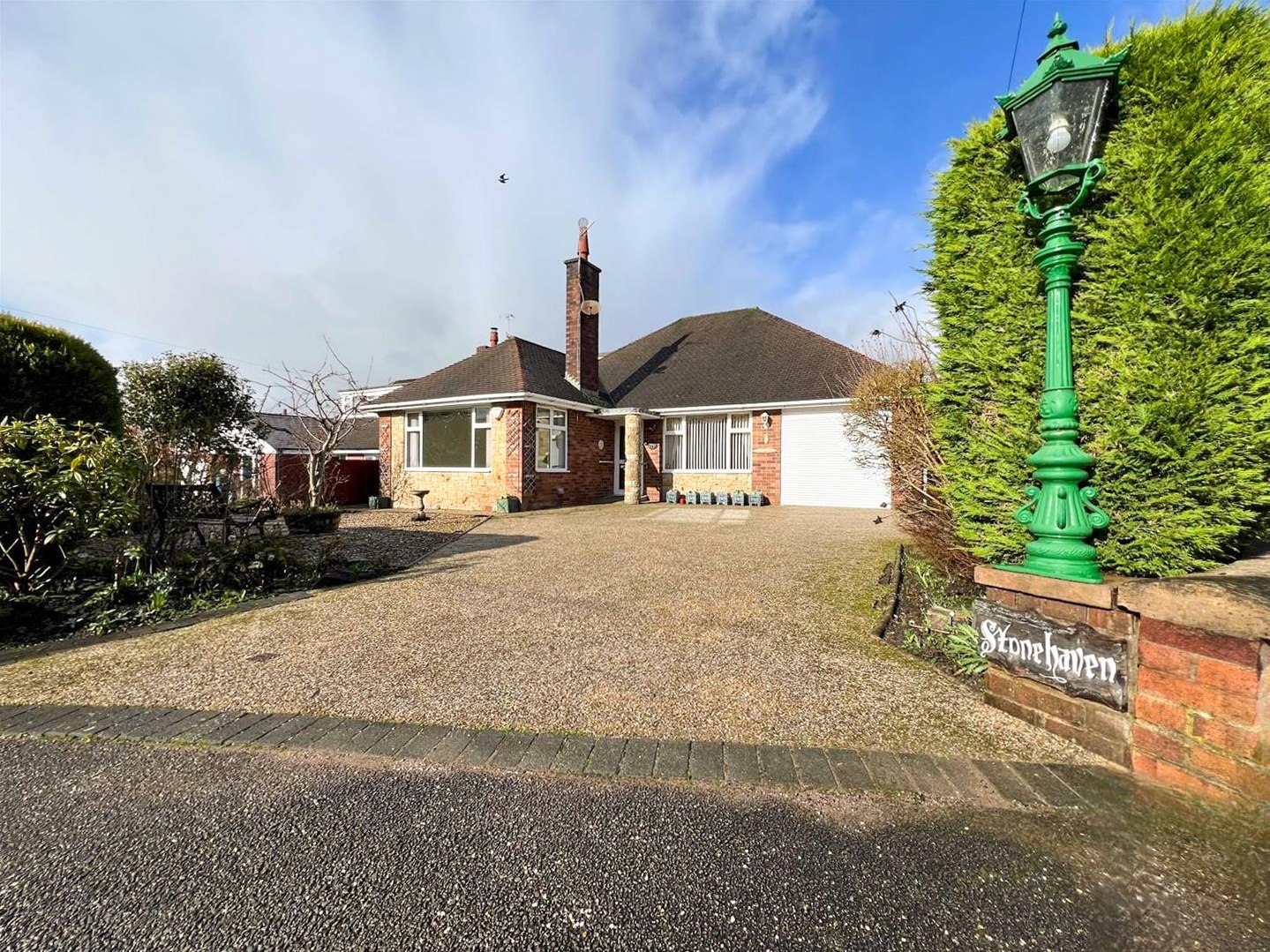 2 bedroom Detached bungalow Under Offer