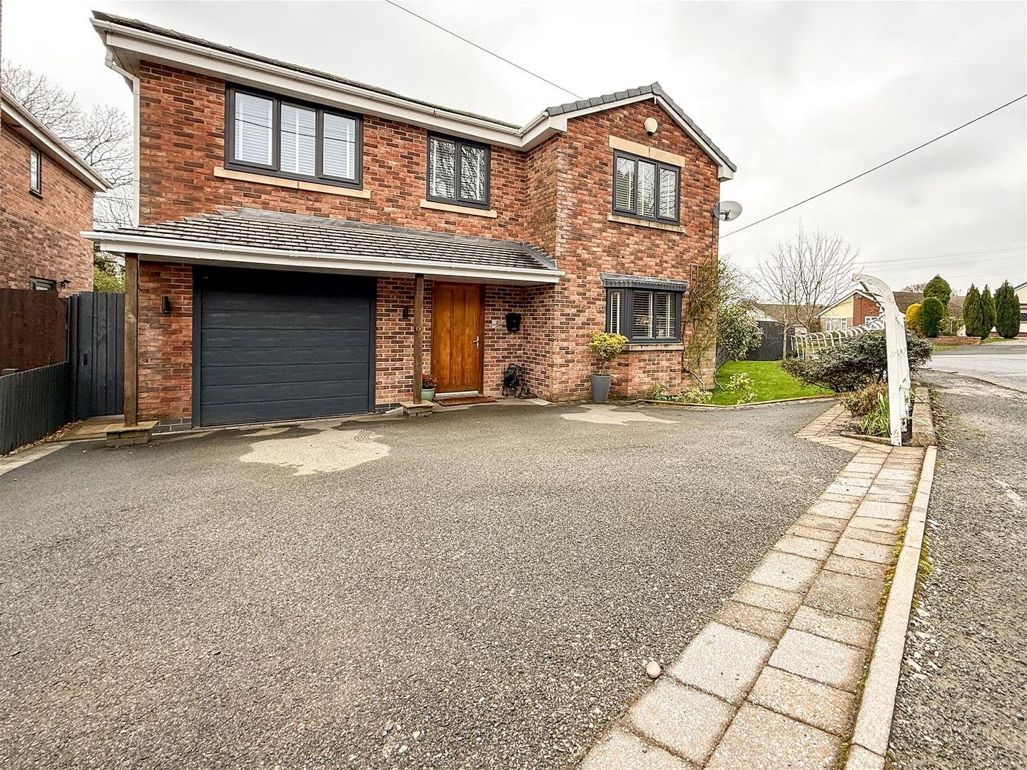 4 bedroom Link detached house Under Offer