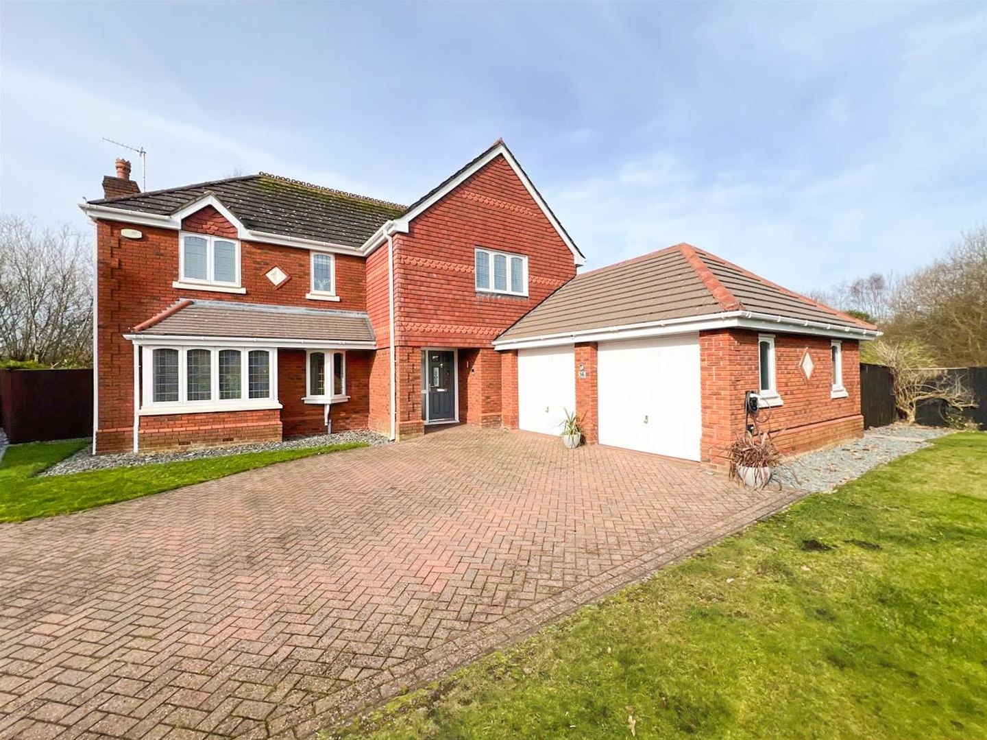 4 bedroom Link detached house Under Offer