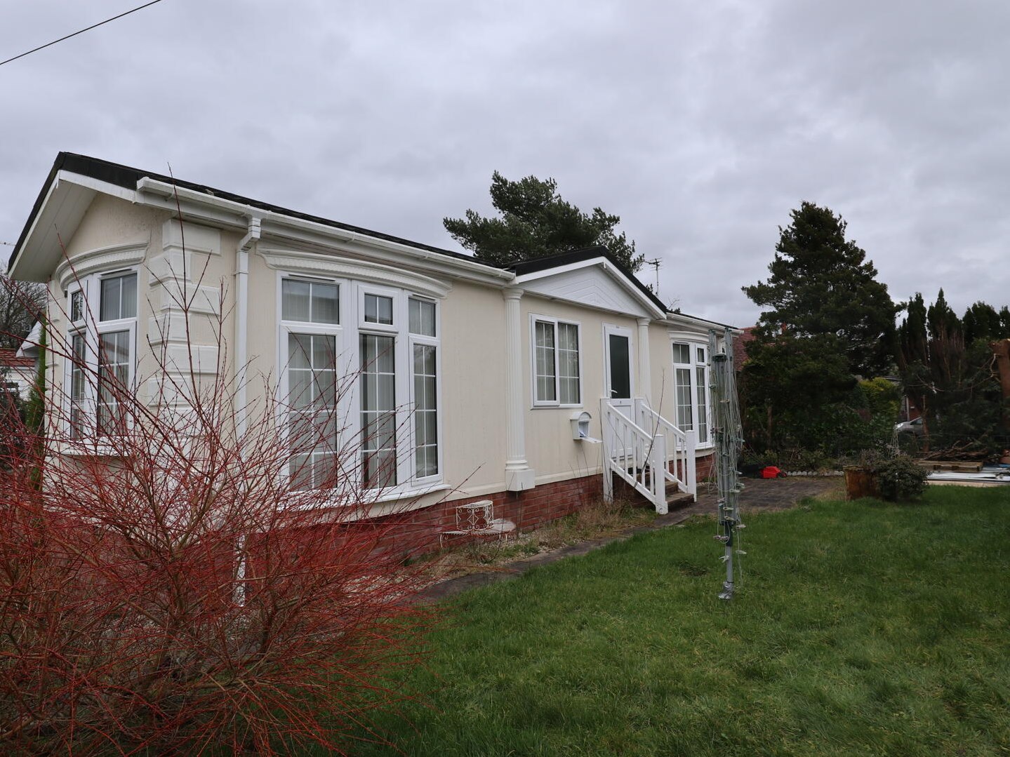 1 bedroom House (unspecified) Under Offer