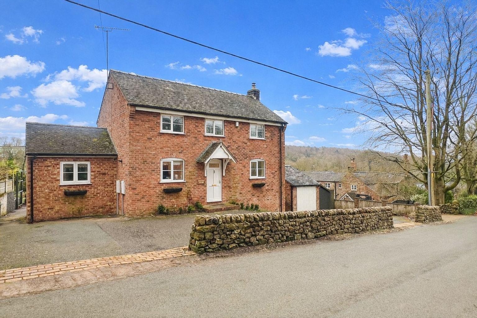 3 bedroom Link detached house For Sale