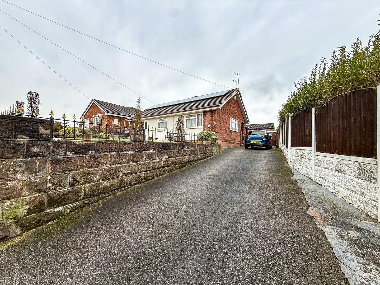 4 bedroom Detached bungalow For Sale