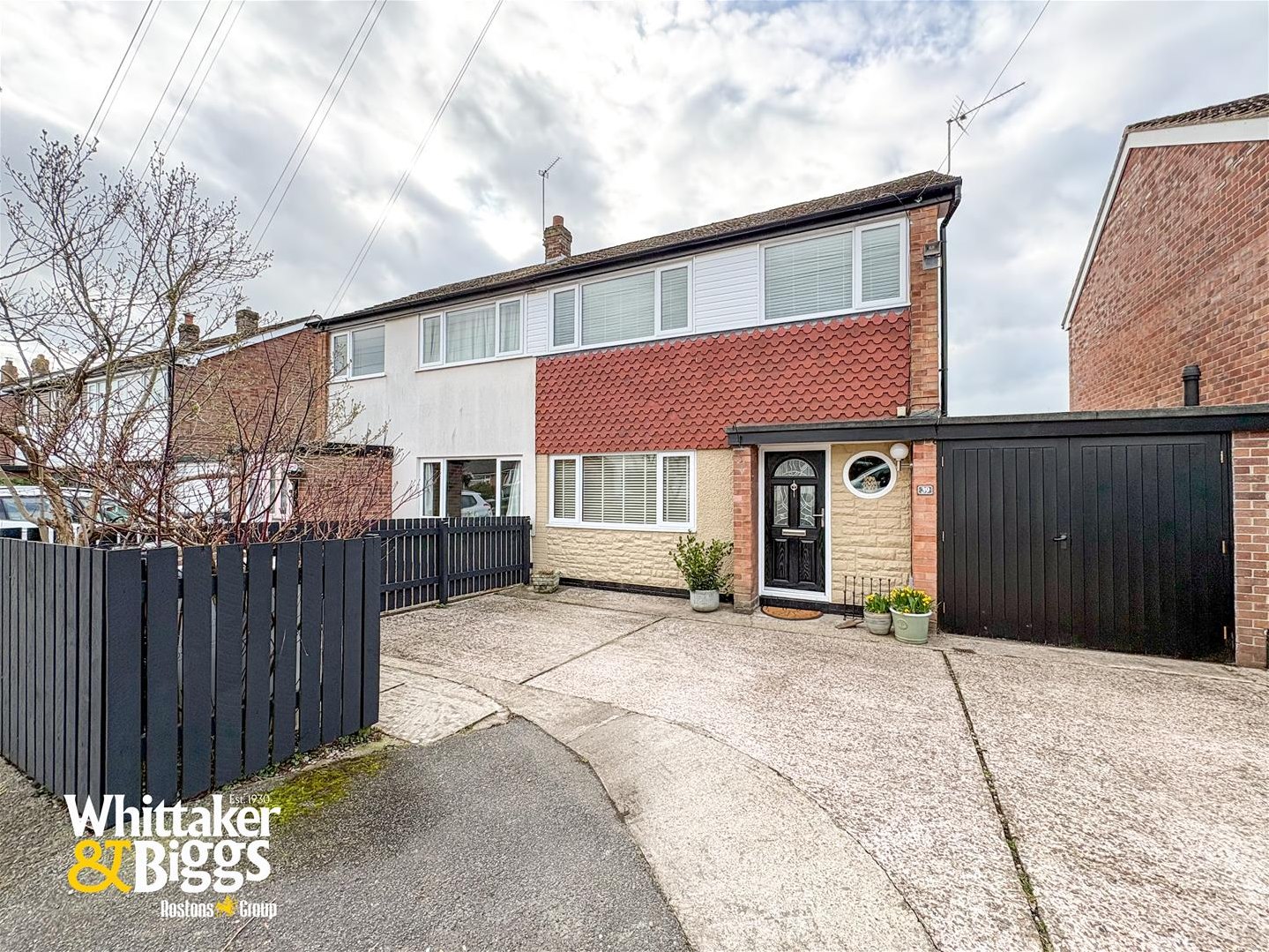 3 bedroom Link detached house Under Offer