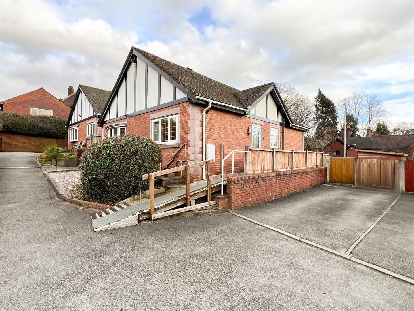 2 bedroom Detached bungalow For Sale