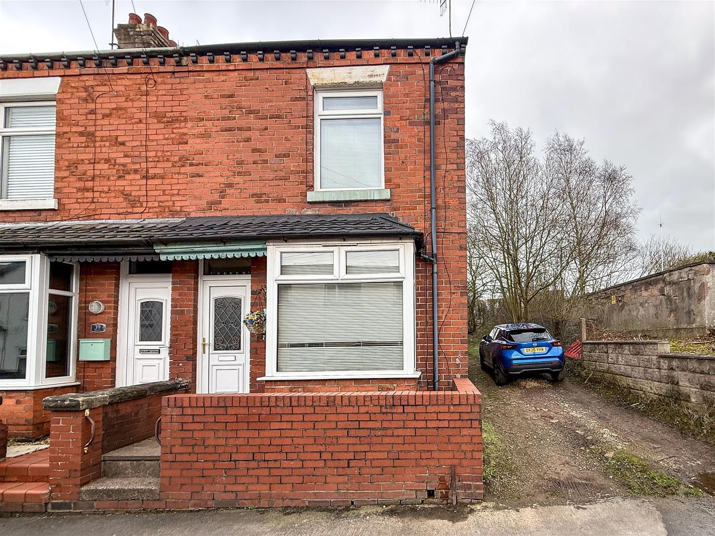 3 bedroom End of terrace house Under Offer