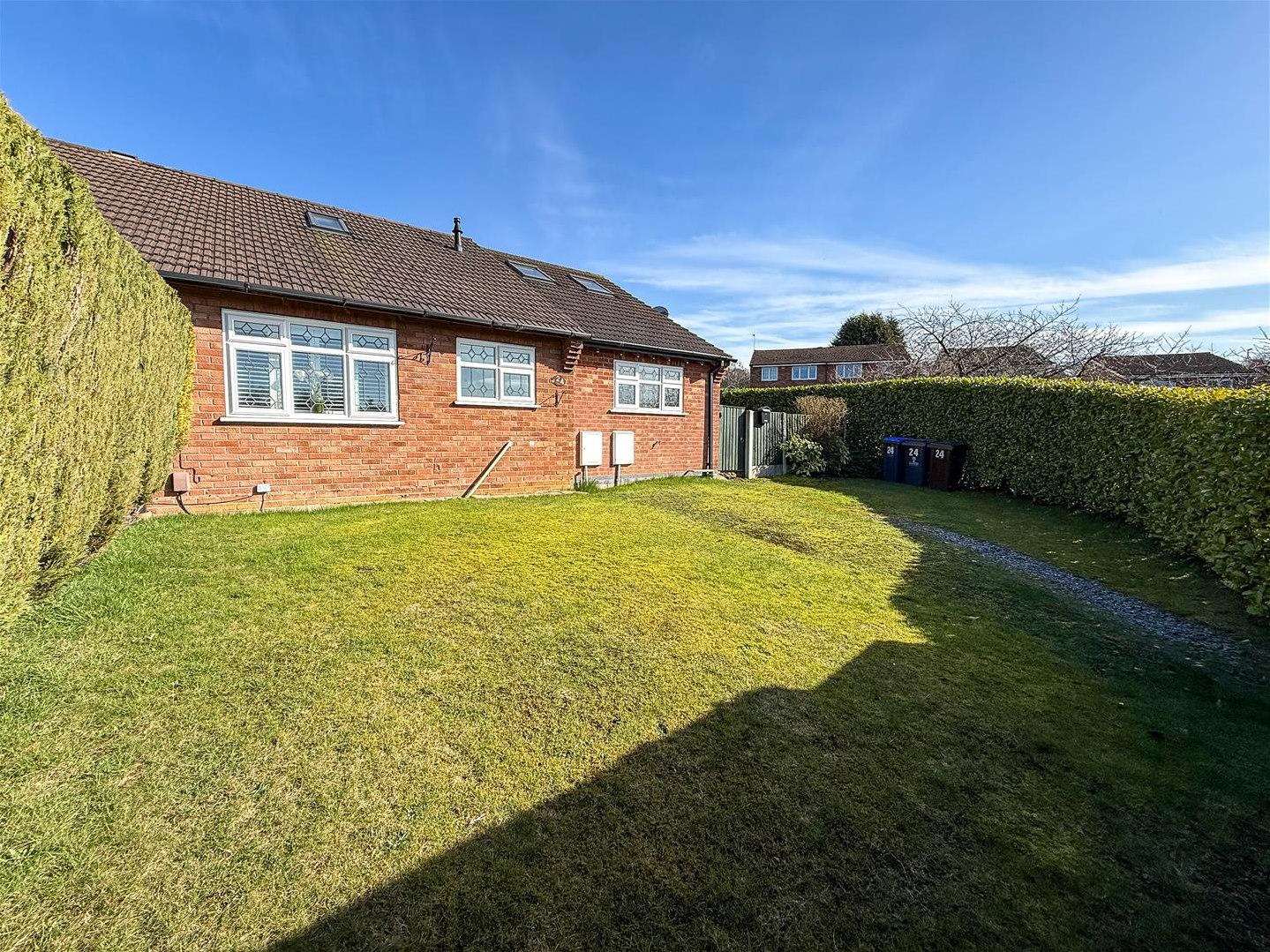 3 bedroom Semi-detached house Under Offer