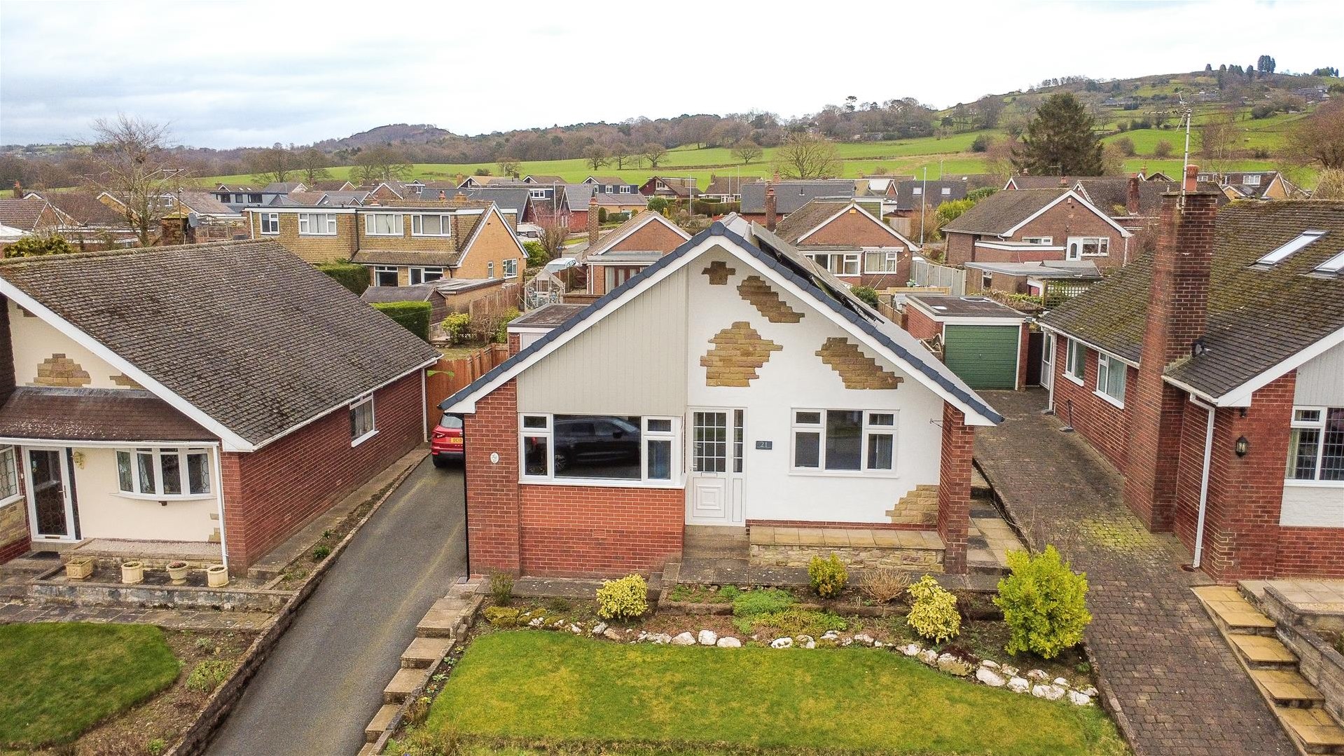 3 bedroom Detached bungalow Under Offer