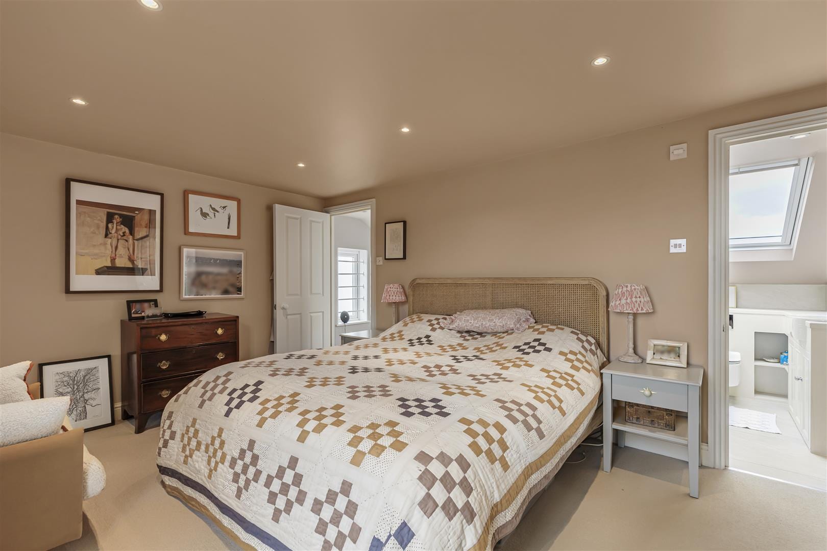 4 bedroom Detached house Under Offer