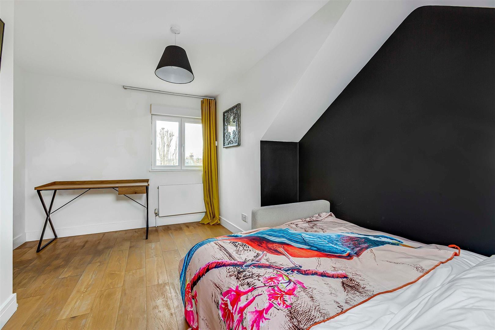 3 bedroom Flat For Sale