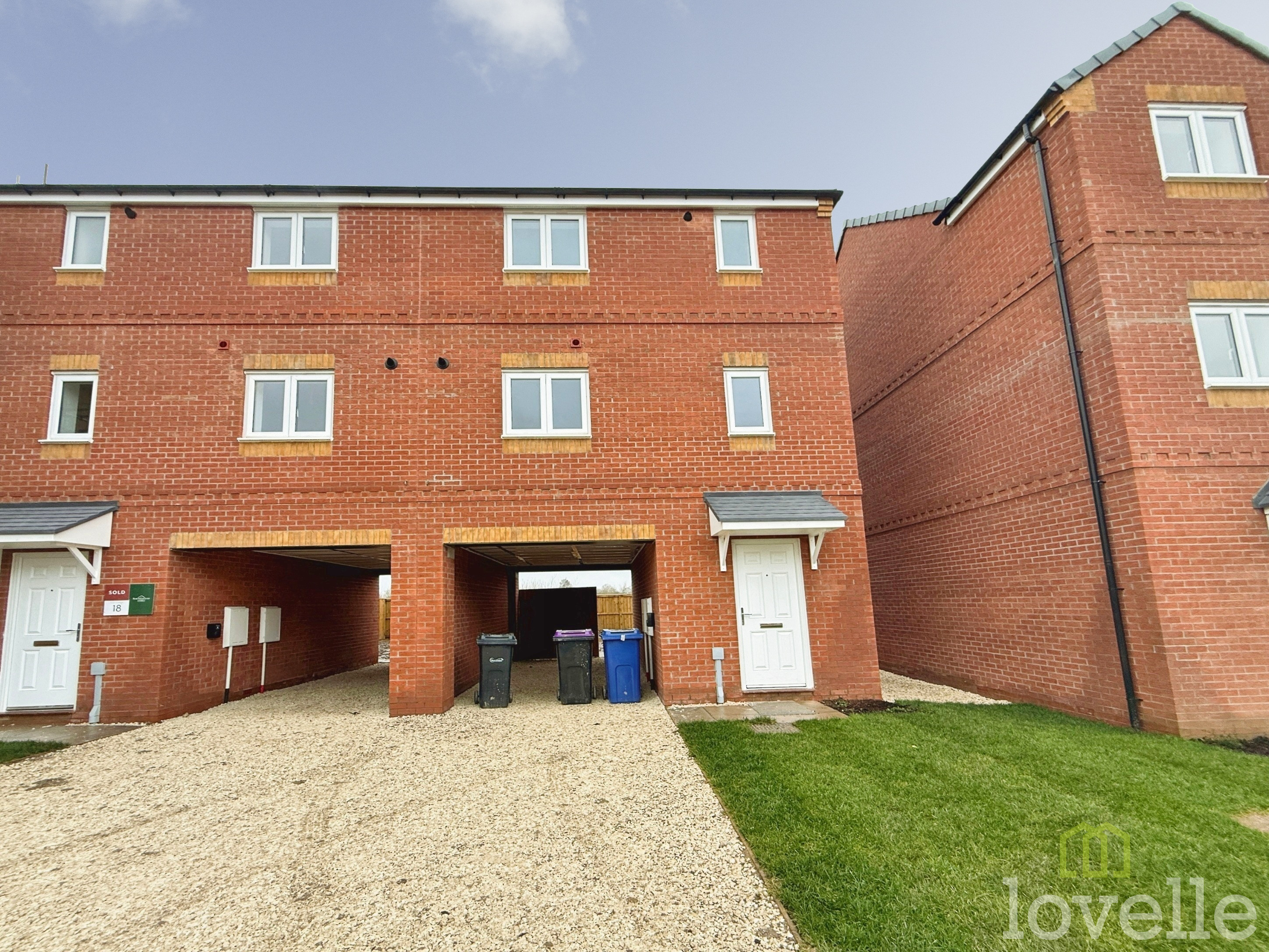 2 bedroom Semi-detached house To Let