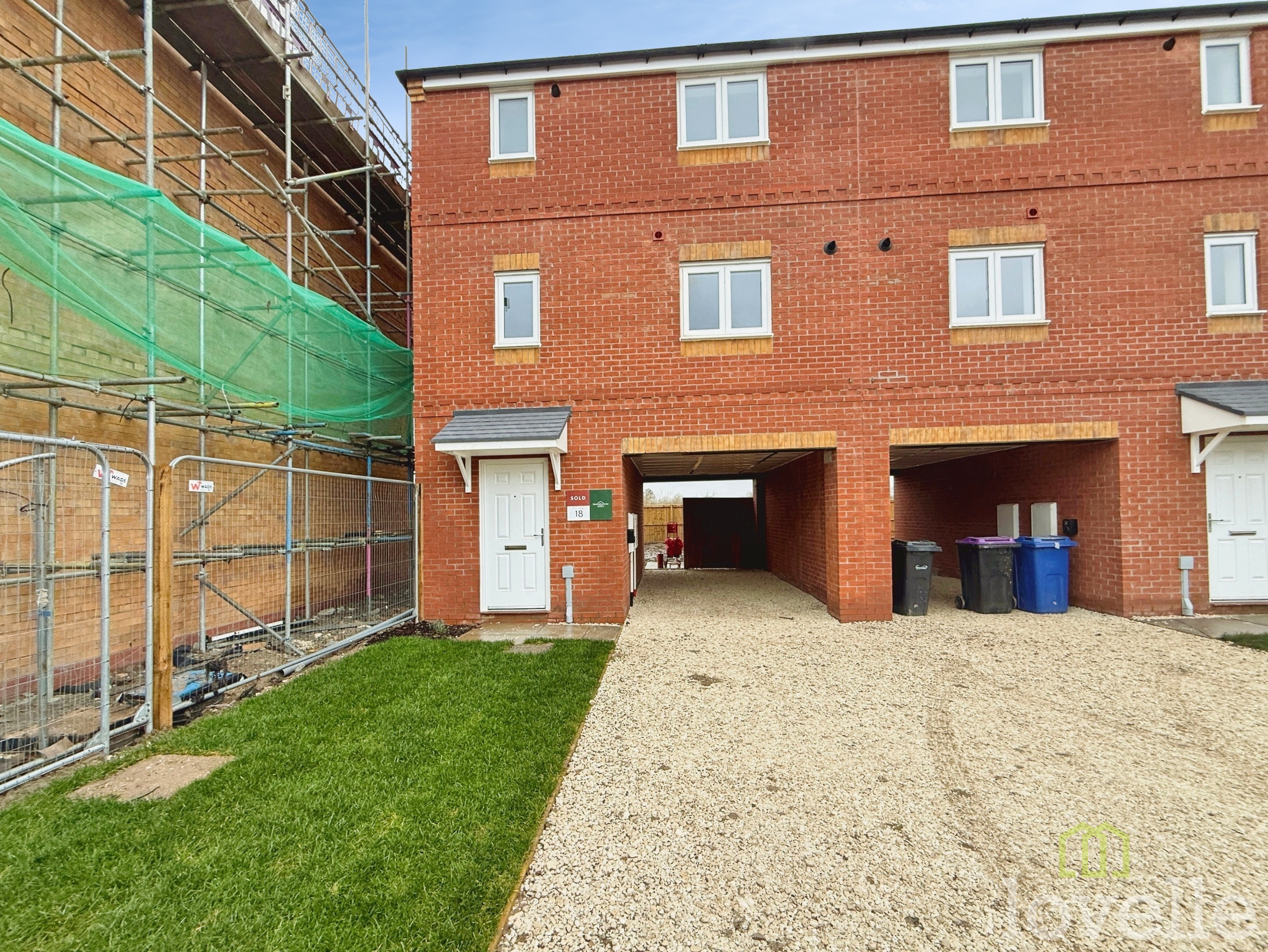 2 bedroom Semi-detached house To Let