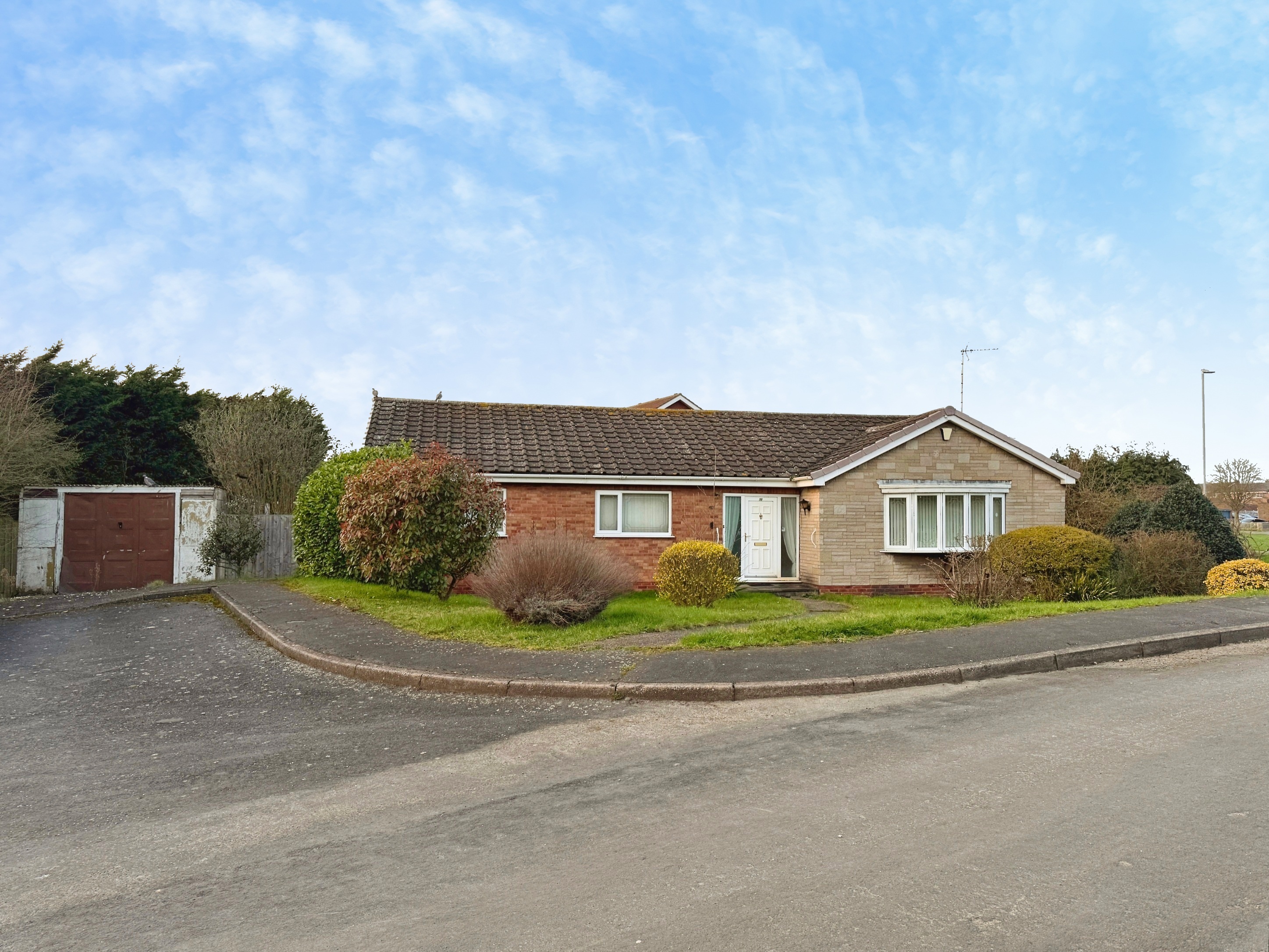 3 bedroom Detached bungalow For Sale